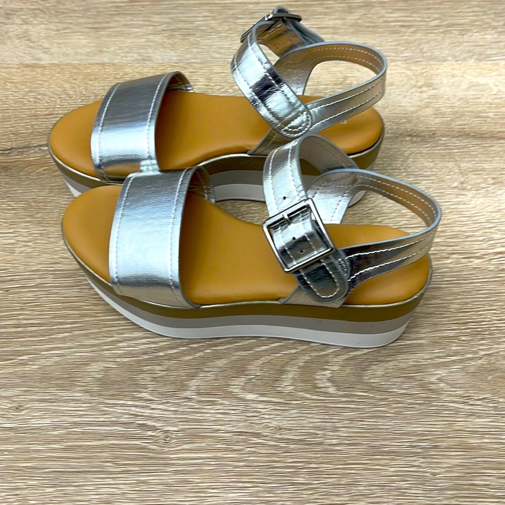 Platform sandals